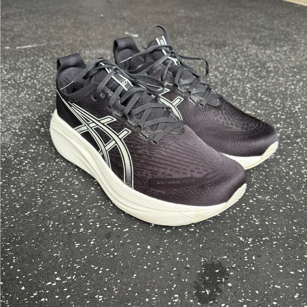 ASICS Gel Nimbus 27 - Size 12 Wide